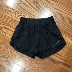 Lululemon size 4 hotty hot 4 inch